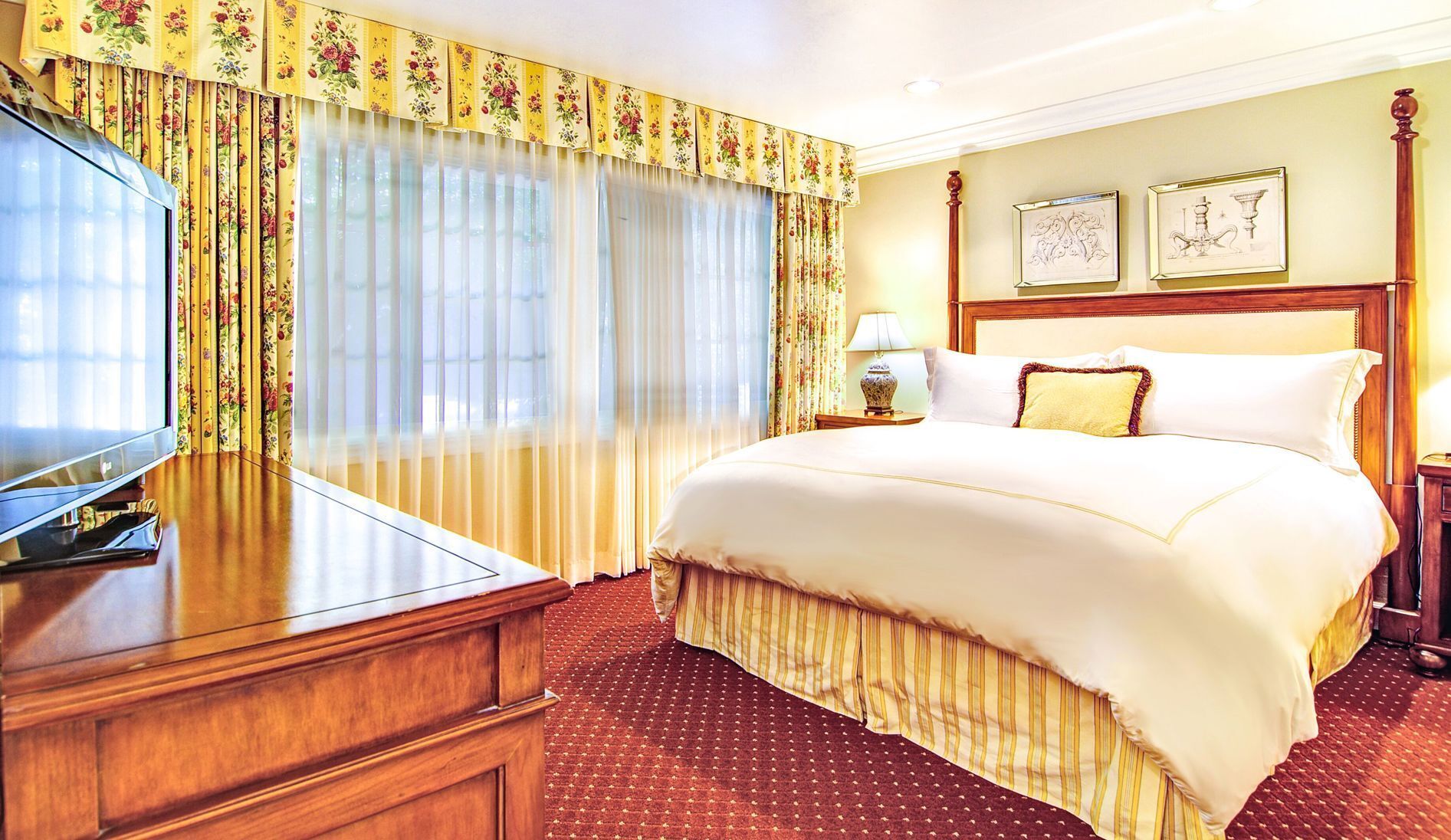 Premium bedding, pillowtop beds, desk, laptop workspace
