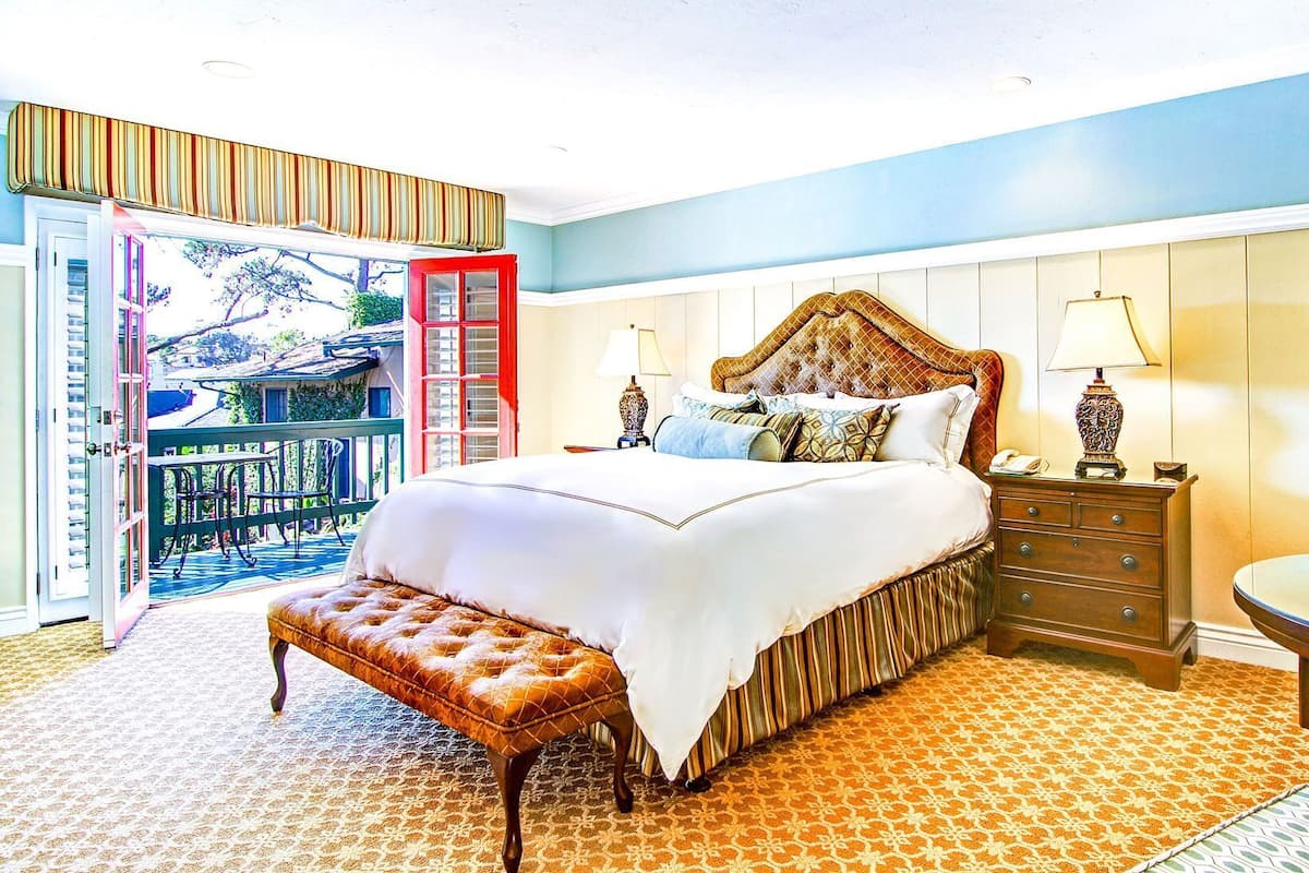 Premium bedding, pillowtop beds, desk, laptop workspace