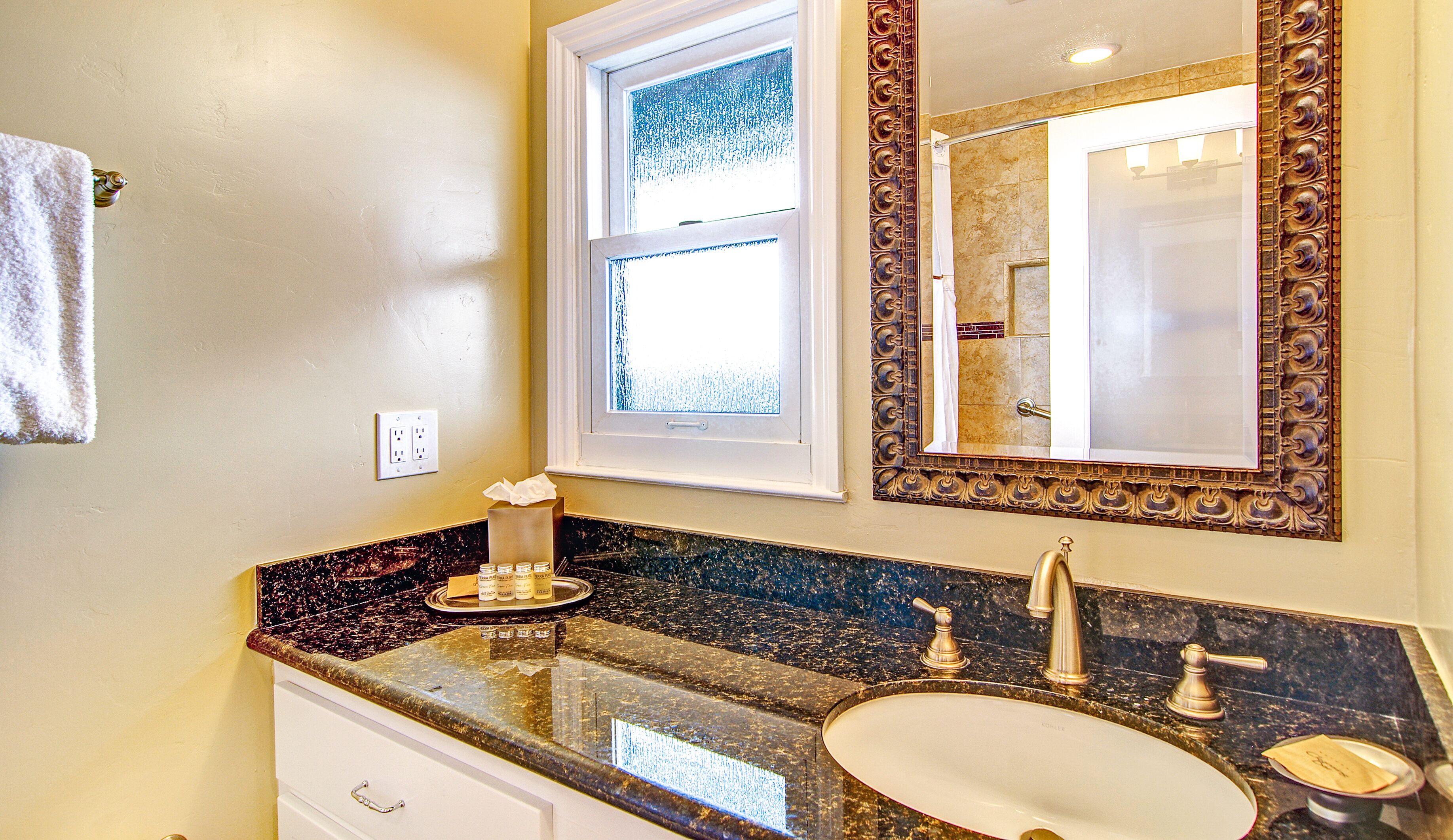 premium room, 1 king bed, fireplace | bathroom | shower, hair dryer, bathrobes, towels