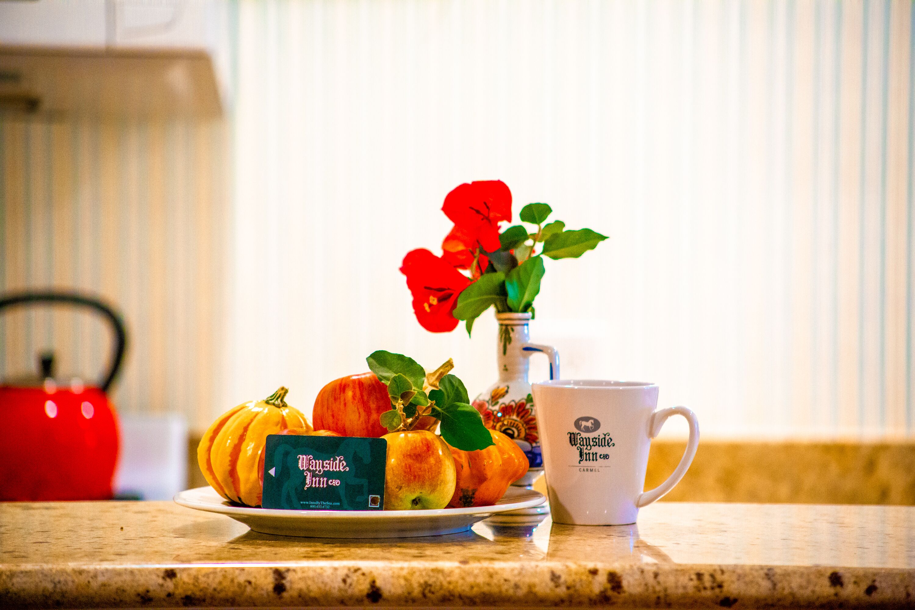 fridge, coffee/tea maker