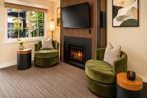 Standard Room, 1 King Bed, Non Smoking, Fireplace | Premium bedding, pillowtop beds, desk, laptop workspace - Wayside Inn (Carmel)