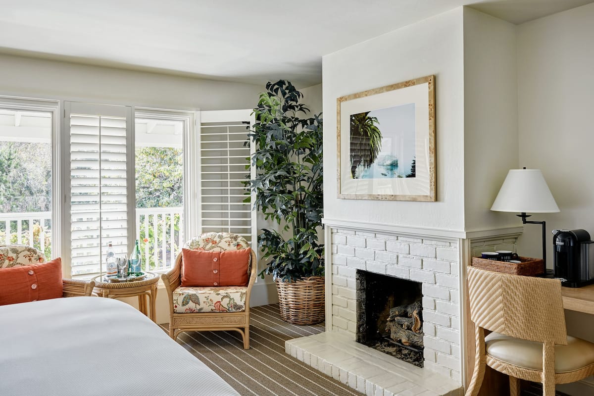 pillow-top beds, minibar, in-room safe, desk