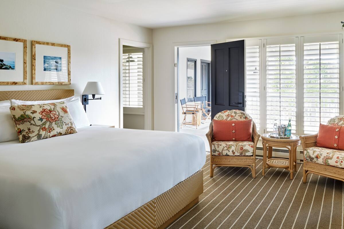 pillow-top beds, minibar, in-room safe, desk