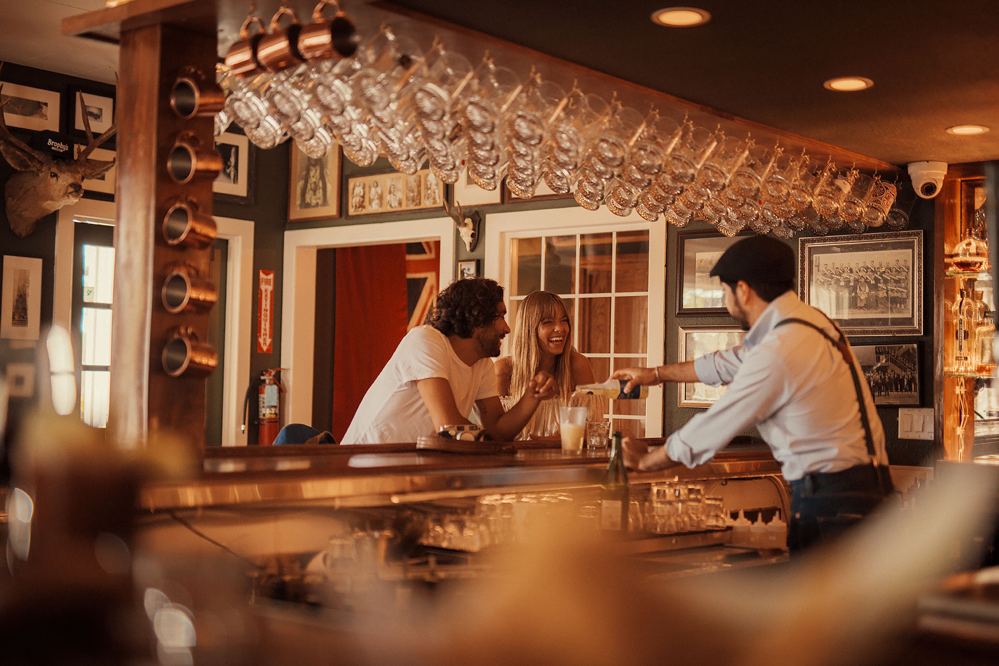 serves lunch, dinner and happy hour