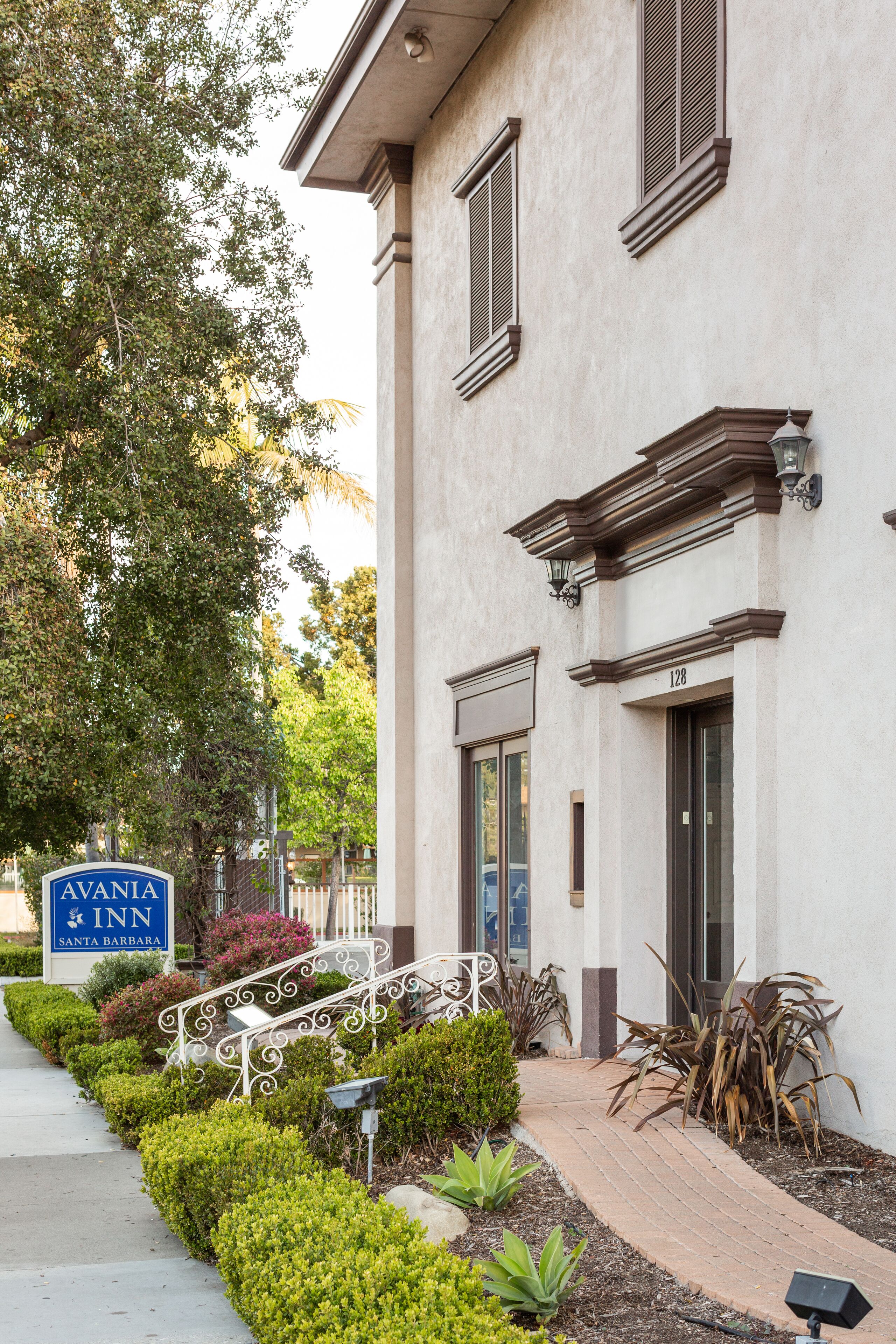 A building with a sign reading "AVANIA INN Santa Barbara."