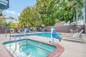 Piscine extérieure