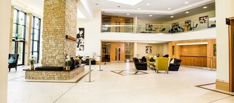 La Mon Hotel And Country Club