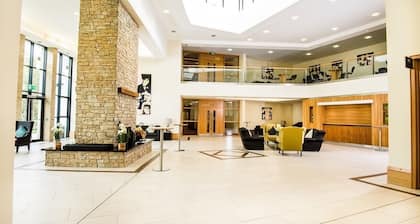 La Mon Hotel And Country Club