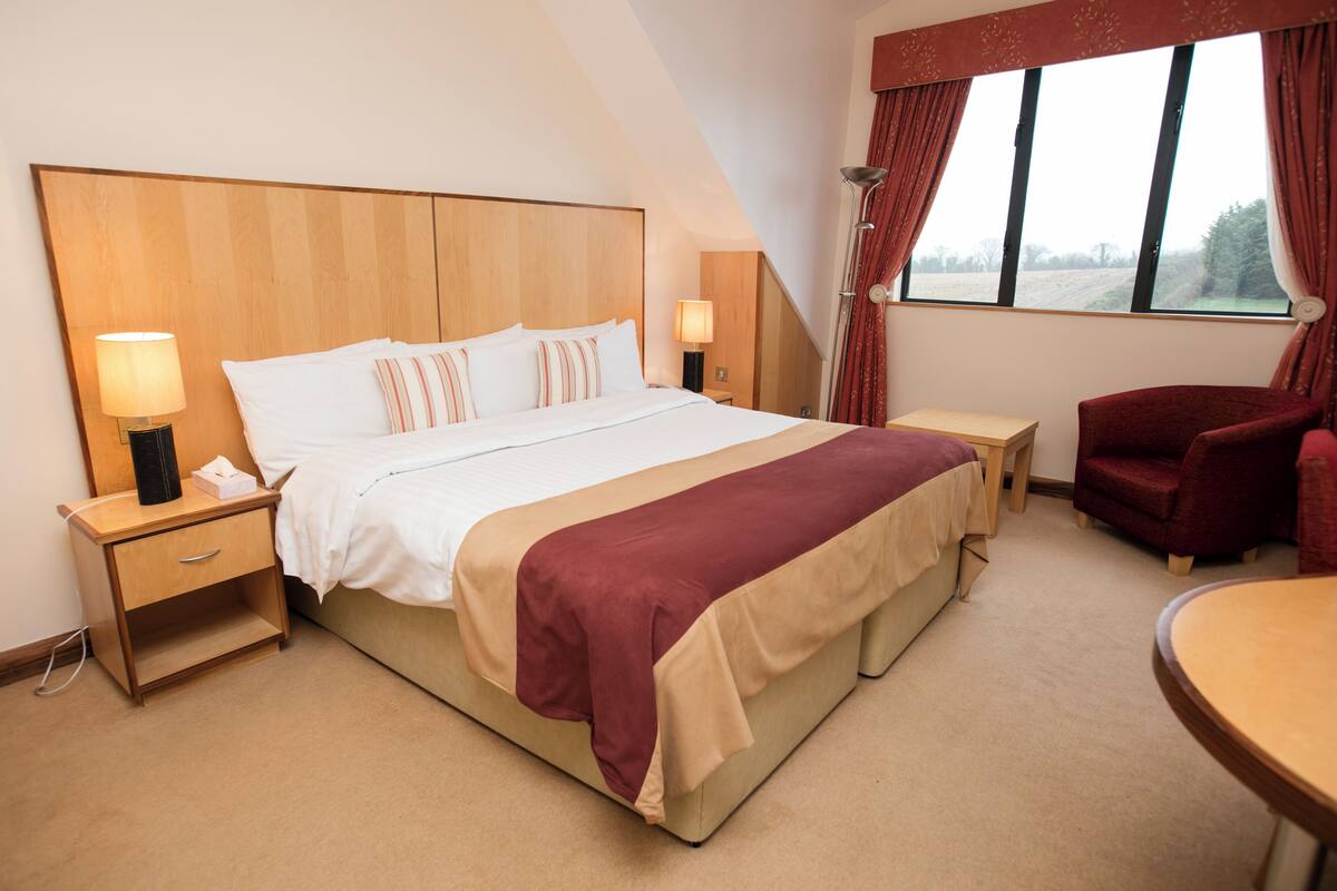 in-room safe, desk, soundproofing, iron/ironing board