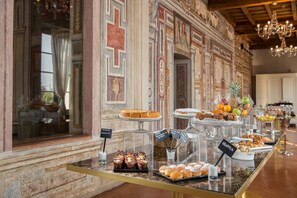 Dagelijks ontbijt voor onderweg (EUR 20 per persoon)