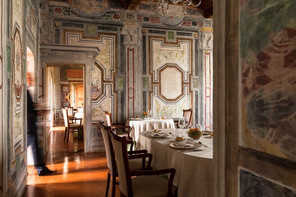Breakfast, lunch served; Mediterranean cuisine, al fresco dining 