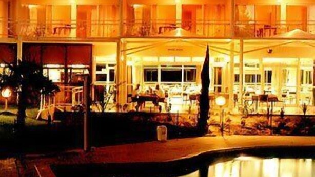 A multi-story hotel with balconies and a swimming pool in the foreground. - Madame Vacances Résidence Du Golf (Moliets-et-Maa)