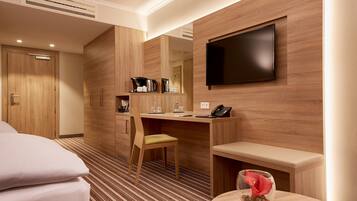 Business Room, Club Lounge Access | View from room