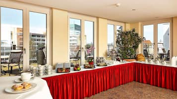 Tägliches Frühstücksbuffet gegen Gebühr