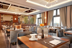 Tägliches Frühstücksbuffet gegen Gebühr