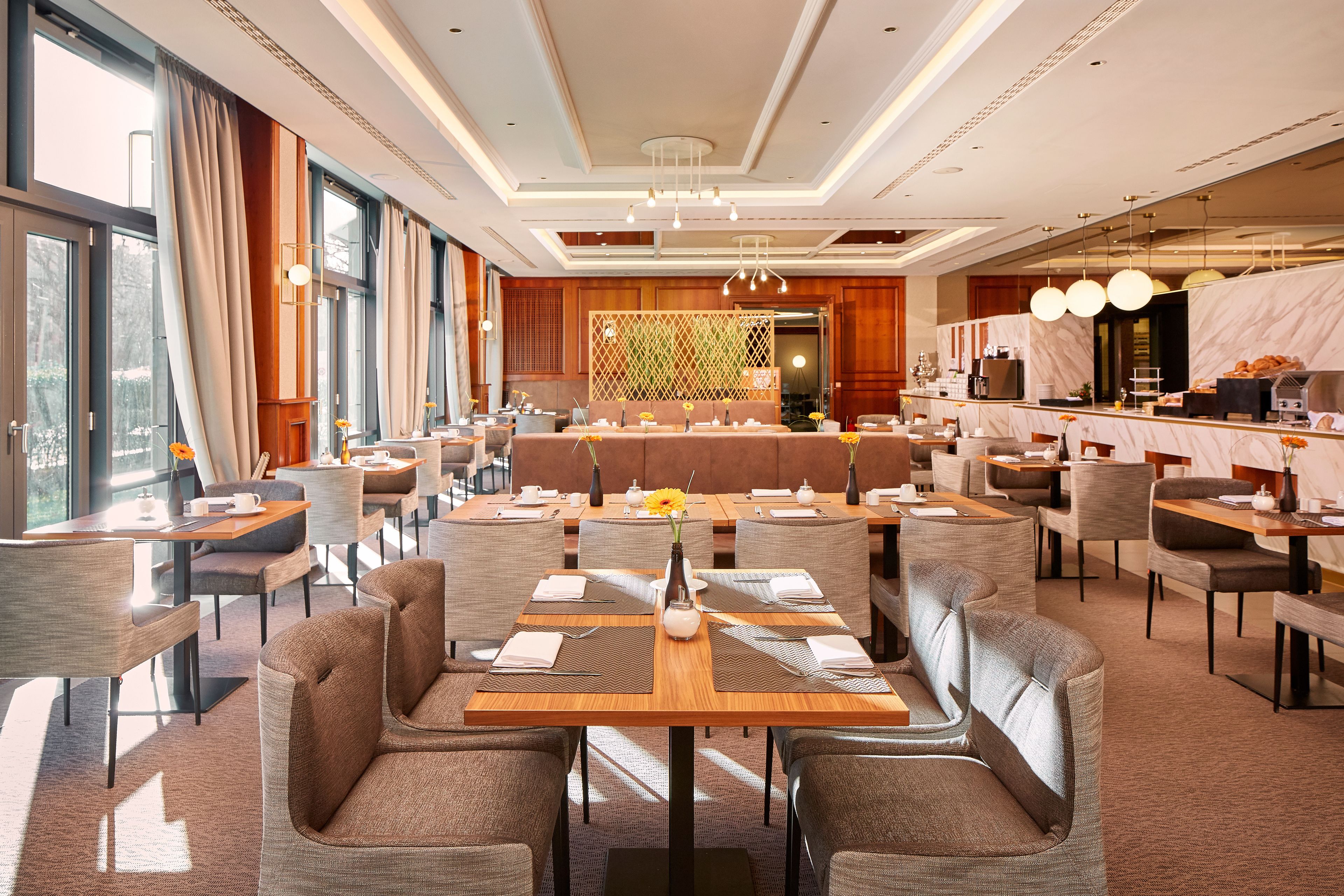 Tägliches Frühstücksbuffet gegen Gebühr