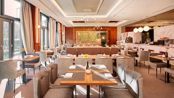 Tägliches Frühstücksbuffet gegen Gebühr