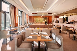 Daily buffet breakfast for a fee - HYPERION Hotel Berlin (Berlin)