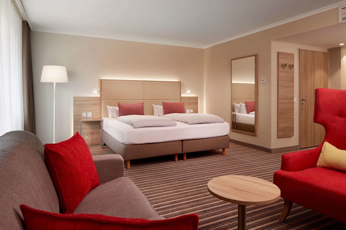 Business Triple Room | Premium bedding, minibar (free items), in-room safe, desk