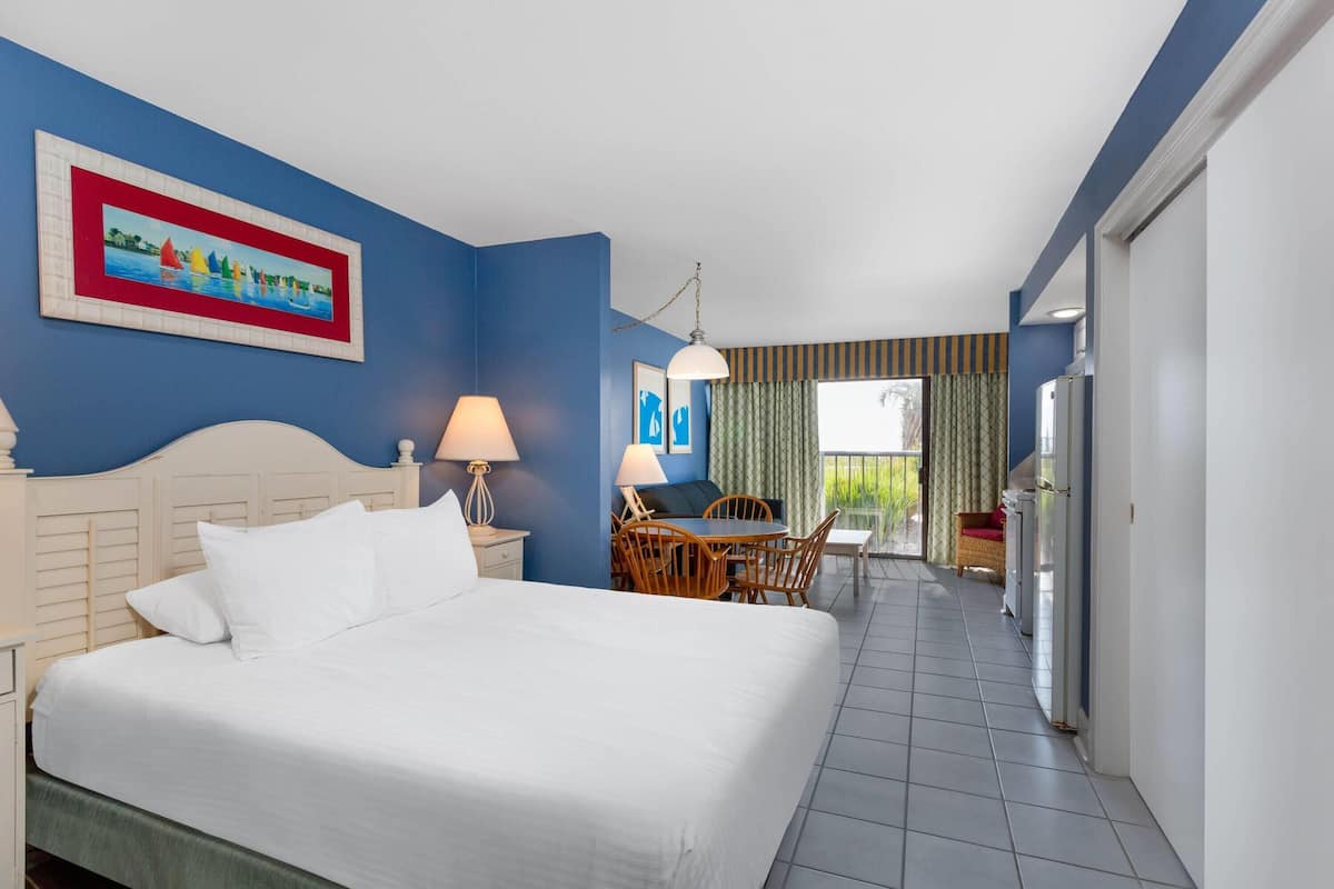 Studio suite, 1 queensize bed, niet-roken | Verduisterende gordijnen, een strijkplank/strijkijzer, gratis babybedden