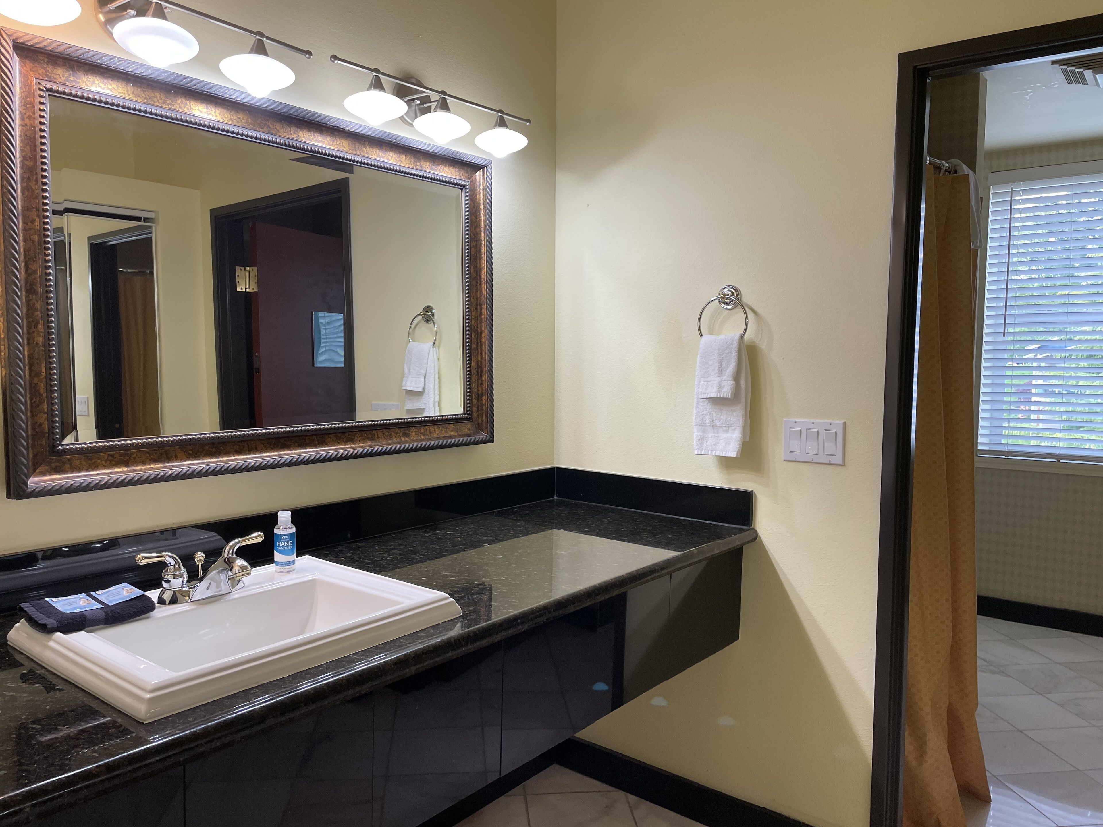 executive suite, 1 king bed, jetted tub, bay view | bathroom | free toiletries, hair dryer, towels, soap