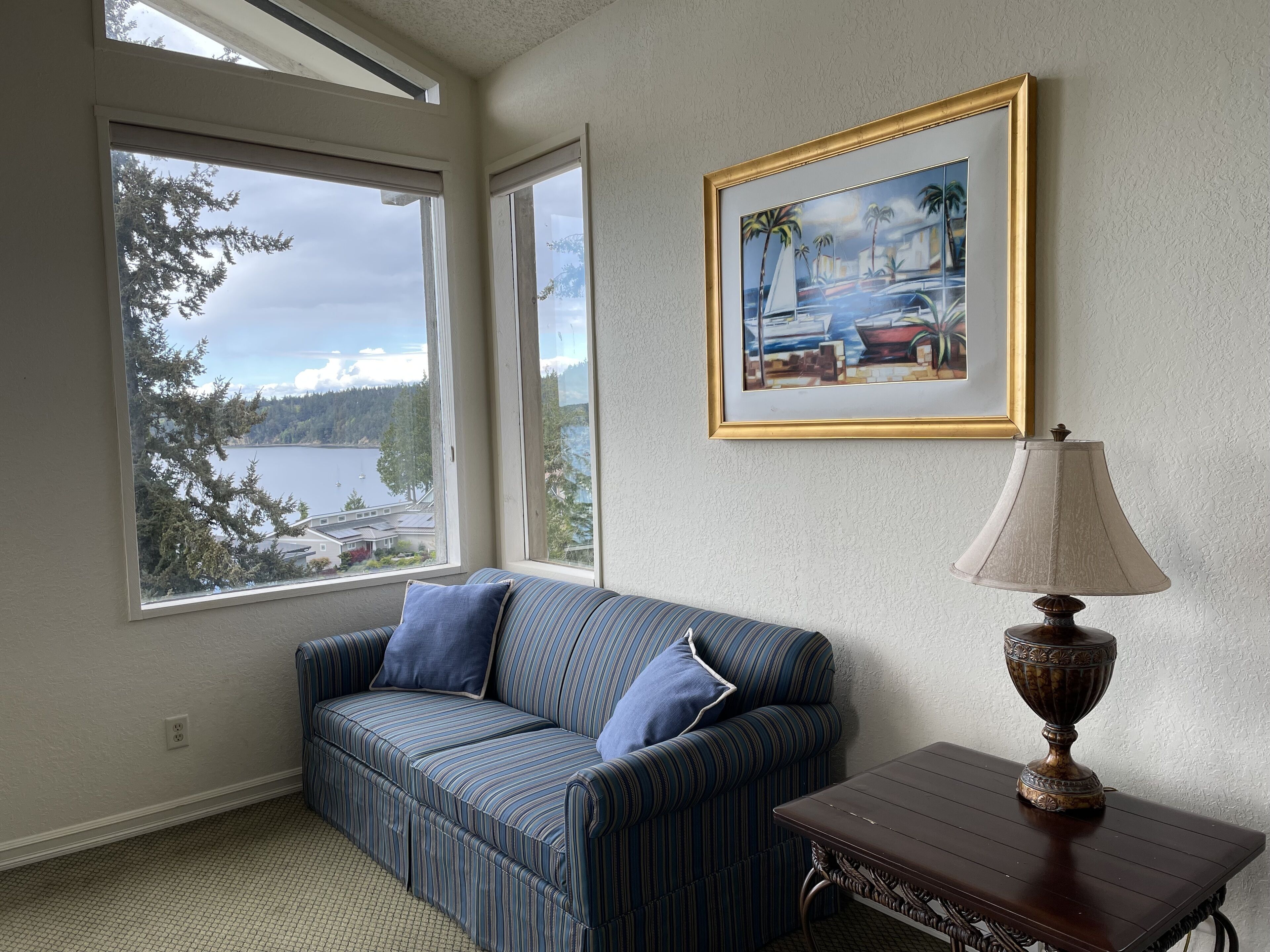 traditional penthouse, 2 bedrooms, kitchen, bay view | living area | tv