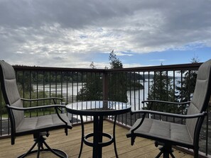 Suite luxueuse, baignoire à jets, vue sur la baie | Balcon