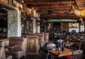 4 restaurants, breakfast, lunch, dinner served; American cuisine - Golden Nugget Laughlin (Laughlin)