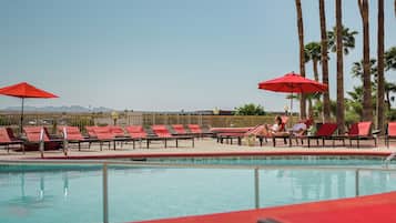 Piscine extérieure, tentes de plage, parasols de plage