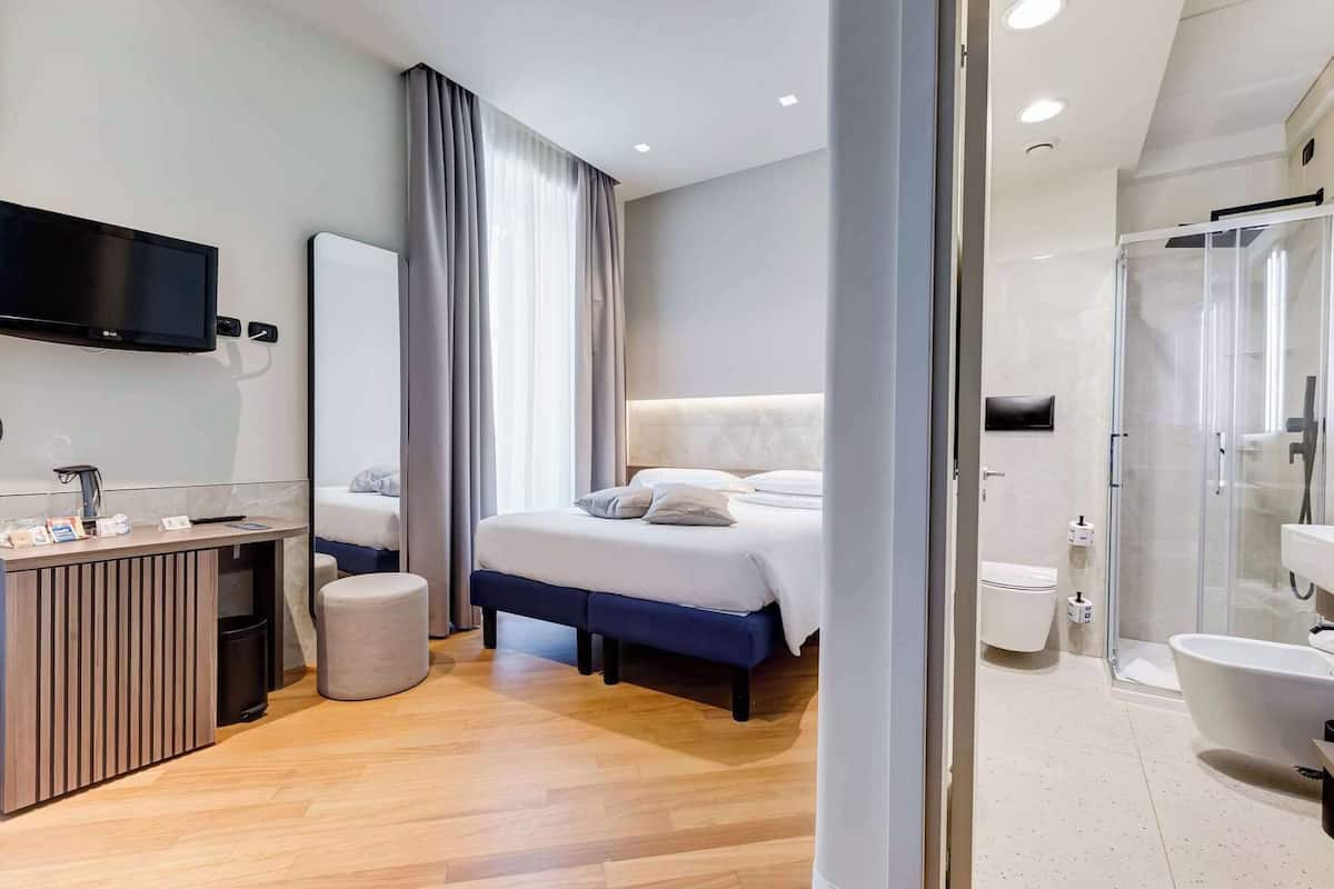 Minibar, caja fuerte, escritorio y sistema de insonorización