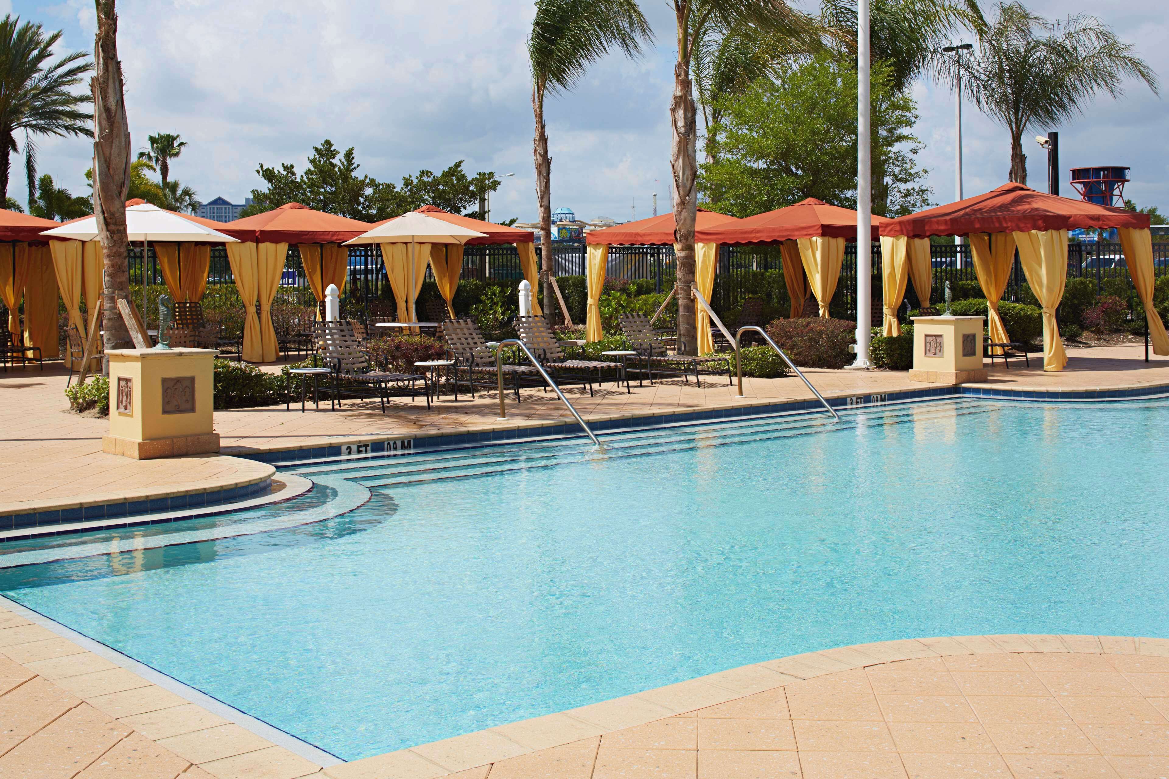outdoor pool, open 8:00 am to 10:00 pm, pool loungers