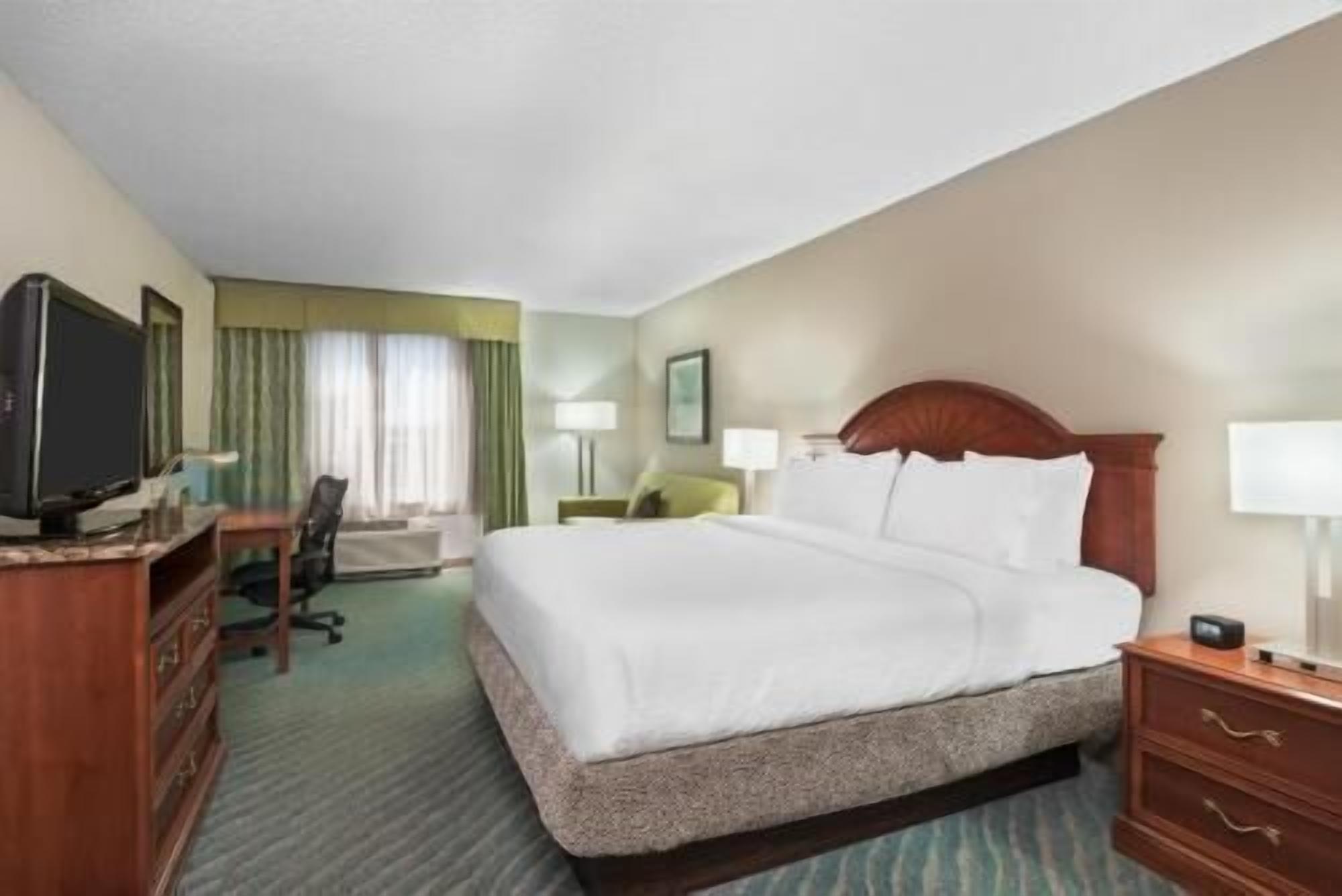 In-room safe, desk, iron/ironing board, cribs/infant beds