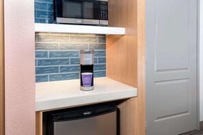 Zimmersafe, Schreibtisch, Bügeleisen/Bügelbrett, Babybetten