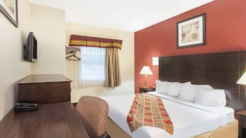 Kamer, 1 kingsize bed, niet-roken | Een bureau, verduisterende gordijnen, een strijkplank/strijkijzer