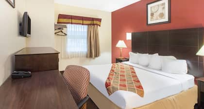 Travelodge by Wyndham Romulus Detroit Airport