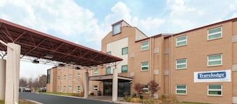 Travelodge by Wyndham Romulus Detroit Airport