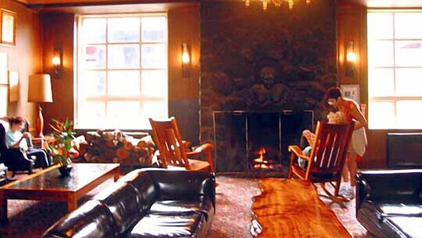 Lobby lounge - Volcano House Hotel (Volcano)