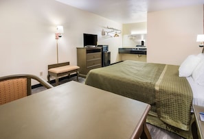 Iron/ironing board, free WiFi, bed sheets