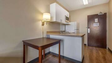 Studio, 1 Queen Bed, Non Smoking | Private kitchen | Fridge, microwave, stovetop, coffee/tea maker