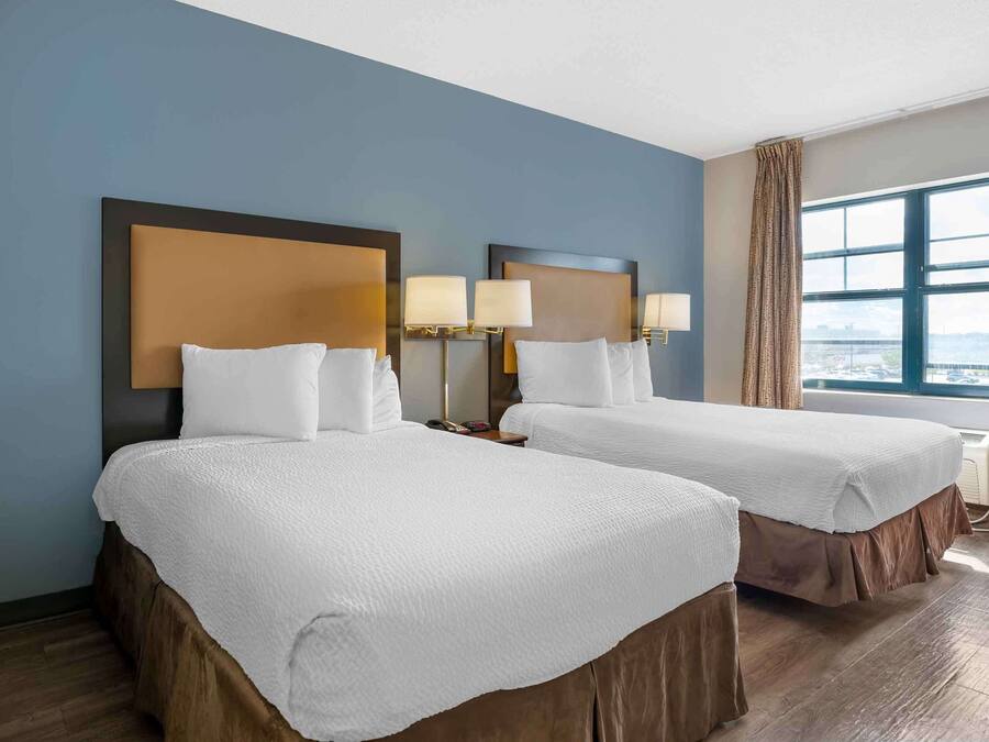 Studio, 2 Double Beds, Non Smoking | Desk, iron/ironing board, free WiFi, bed sheets