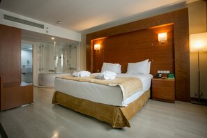 1 bedroom, minibar, in-room safe, desk