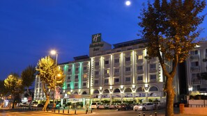 Front of property – evening/night - Holiday Inn Istanbul City by IHG (Istanbul)