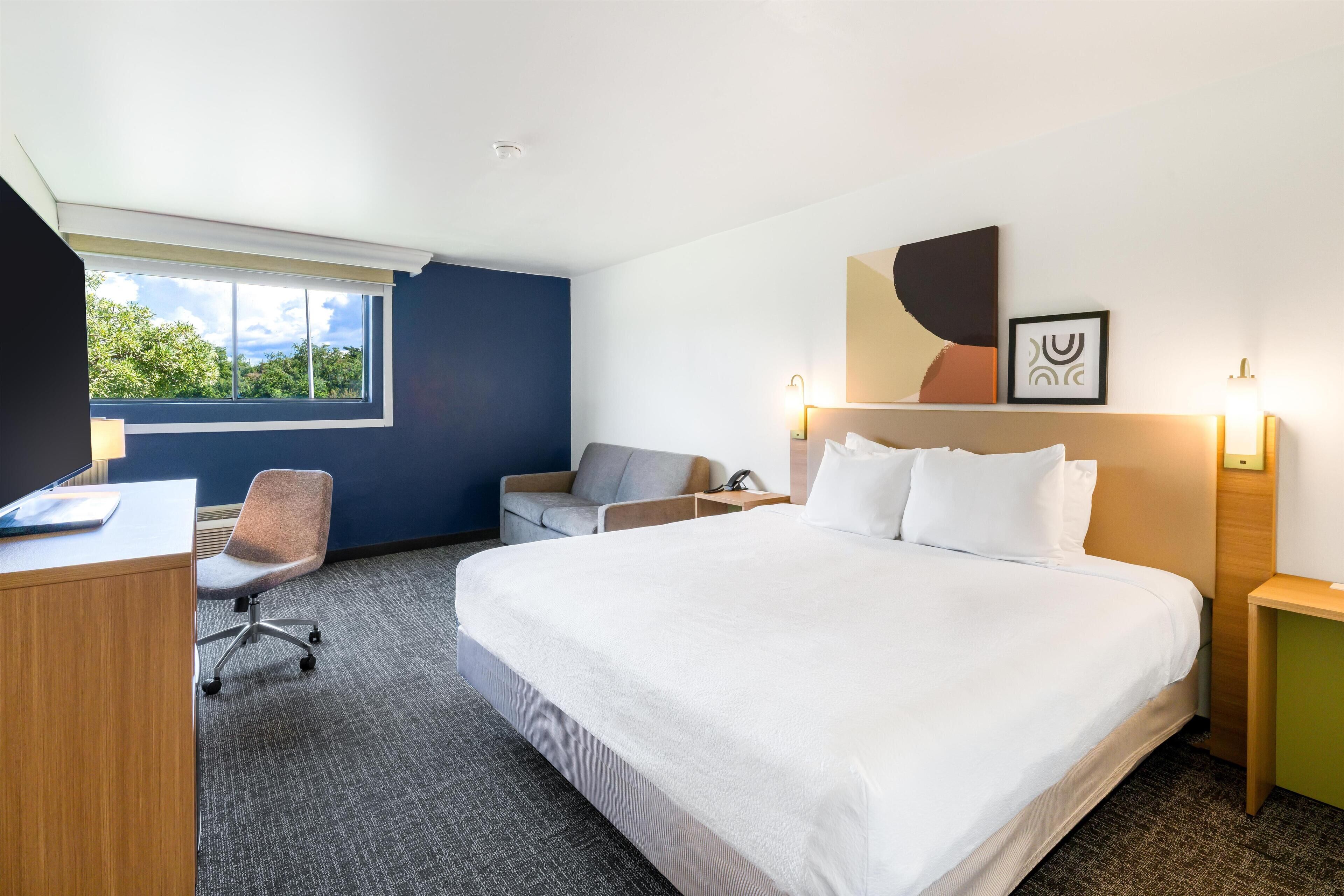 Caja de seguridad en la habitación, escritorio y cortinas blackout 