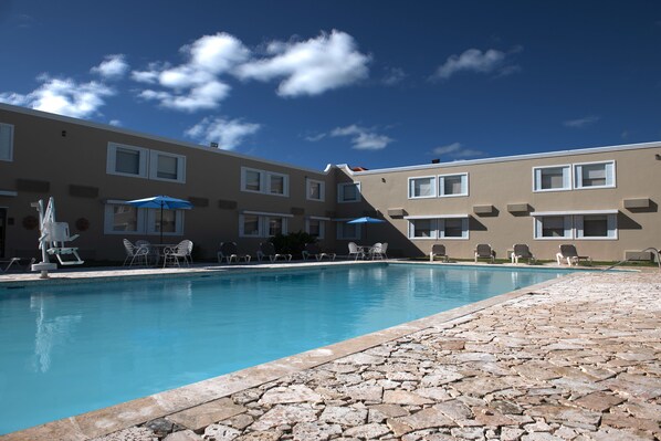 Outdoor pool, open 10:00 AM to 10:00 PM, pool loungers