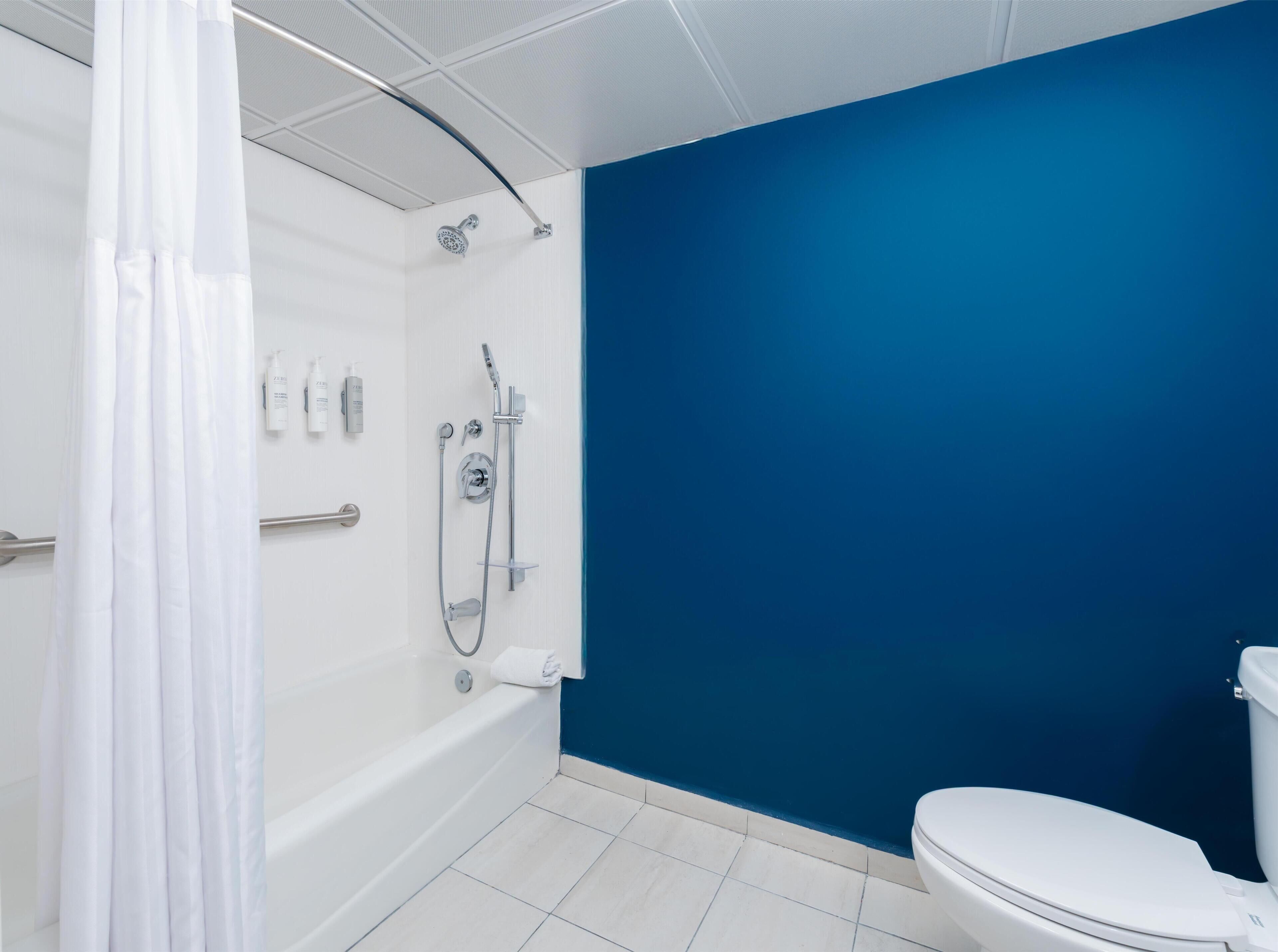 Room, 1 Queen Bed with Sofa bed, Accessible, Bathtub (Mobility) | Bathroom | Combined shower/tub, deep soaking tub, free toiletries, hair dryer