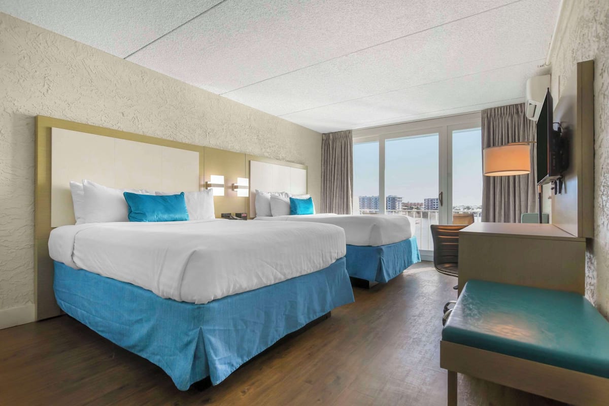 Standard Room, 2 Queen Beds, Non Smoking, Harbor View | Blackout drapes, iron/ironing board, free WiFi, bed sheets