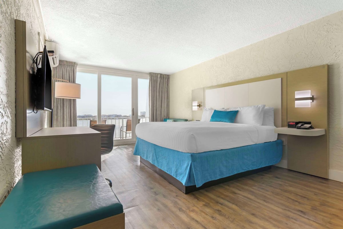 Blackout drapes, iron/ironing board, free WiFi, bed sheets
