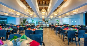 3 restaurants, breakfast, lunch, dinner served; Italian cuisine