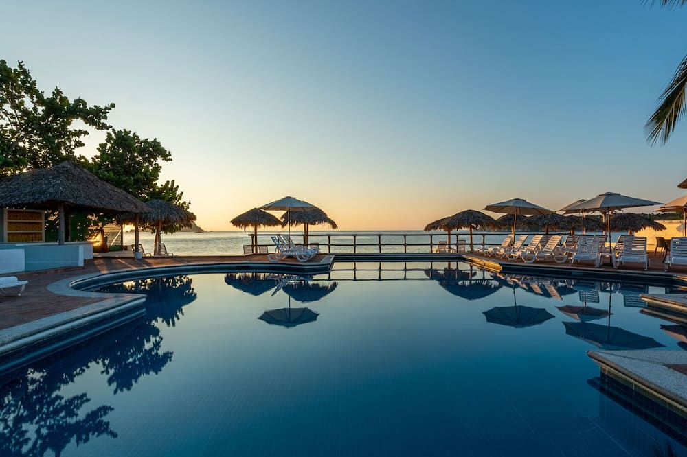 Park Royal Beach Huatulco – All Inclusive