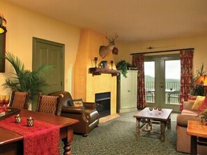TV, DVD player, pay movies - Hilton Grand Vac Club Wilderness Club at Big Cedar Ridgedale (Ridgedale)